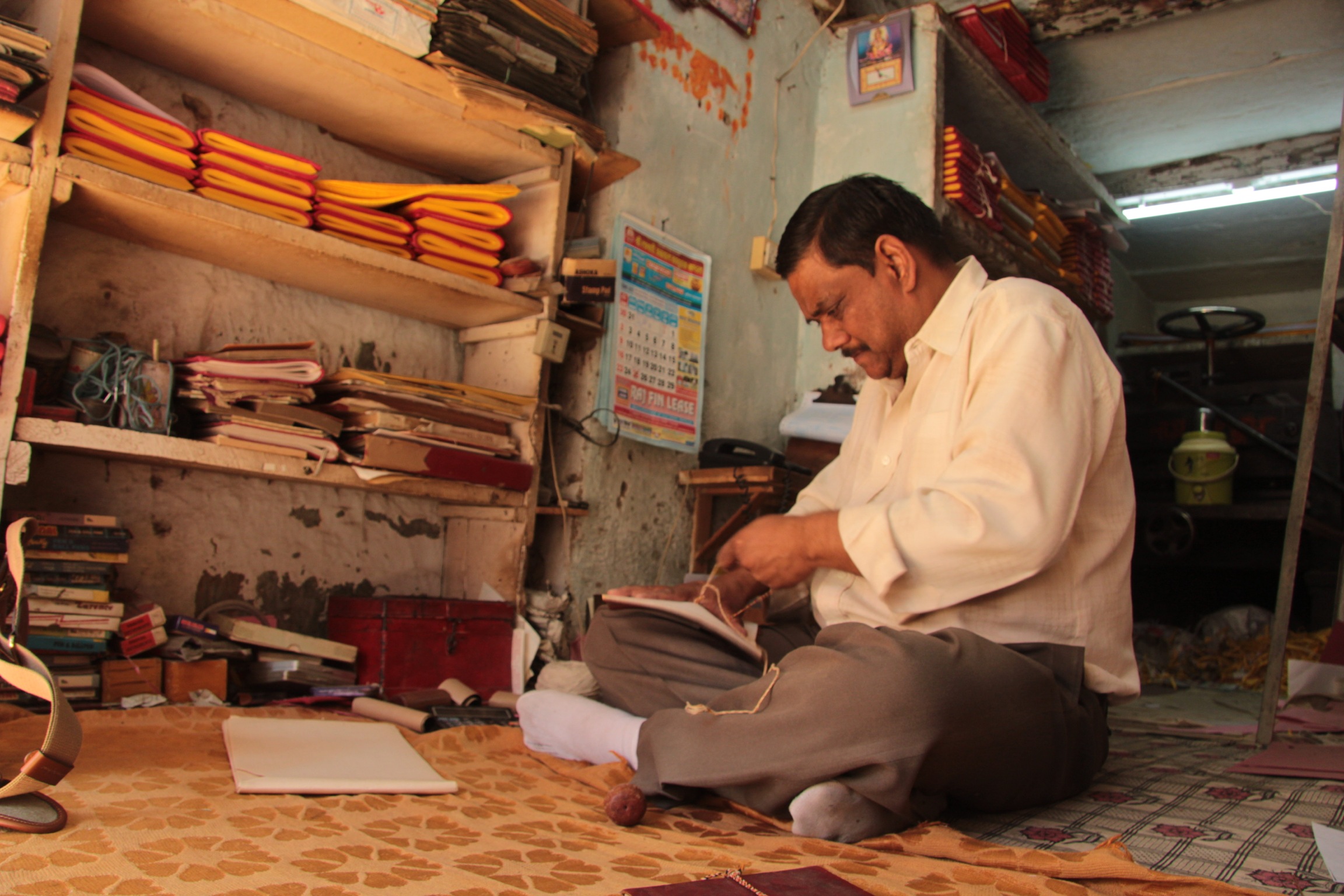Prayod a bookbinder in Udaipur