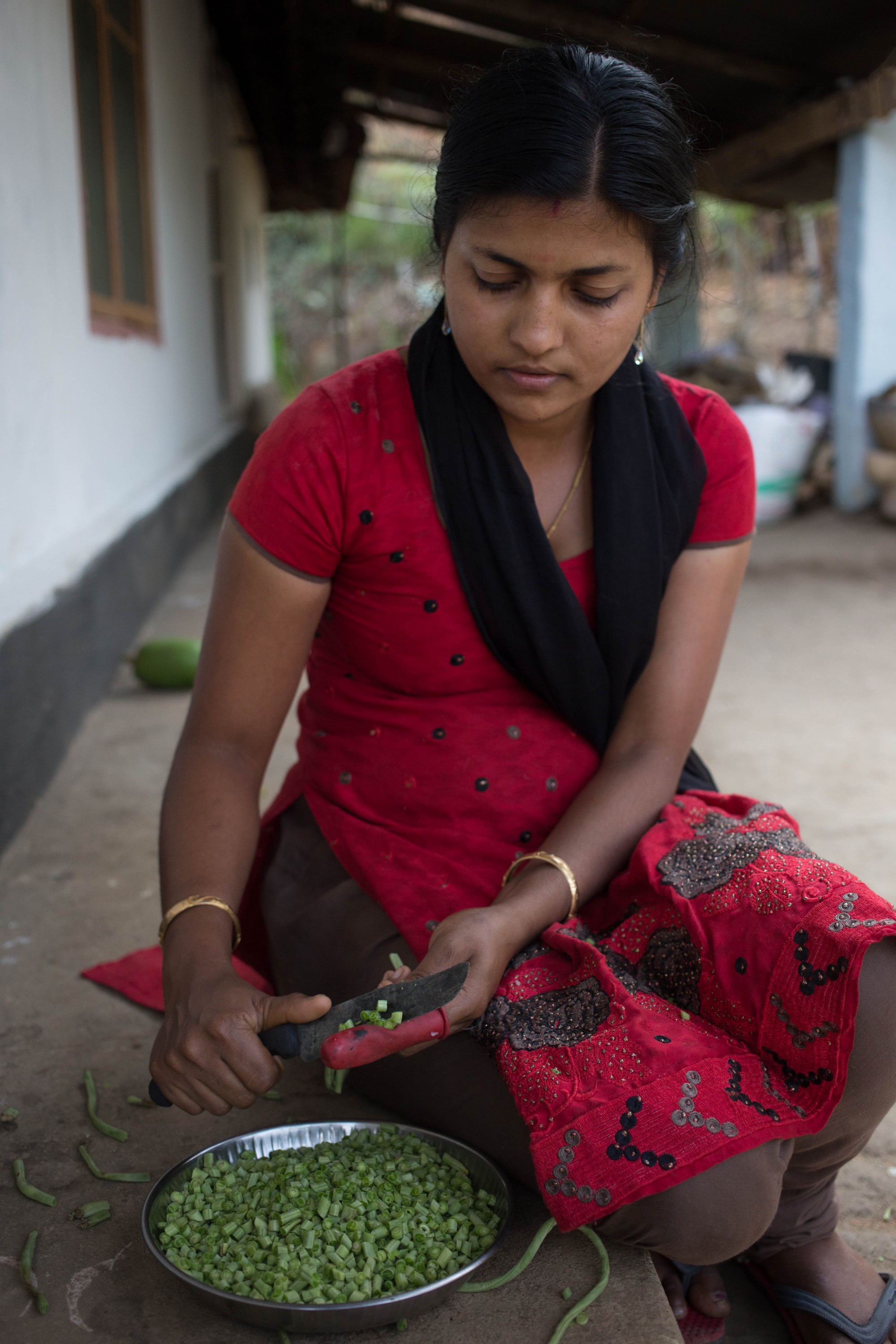 Sowmya prepares lunch in a hurry, because she’s attending the big, annual harvest festival in the village. And Sowmya gets to catch up with her friends.
