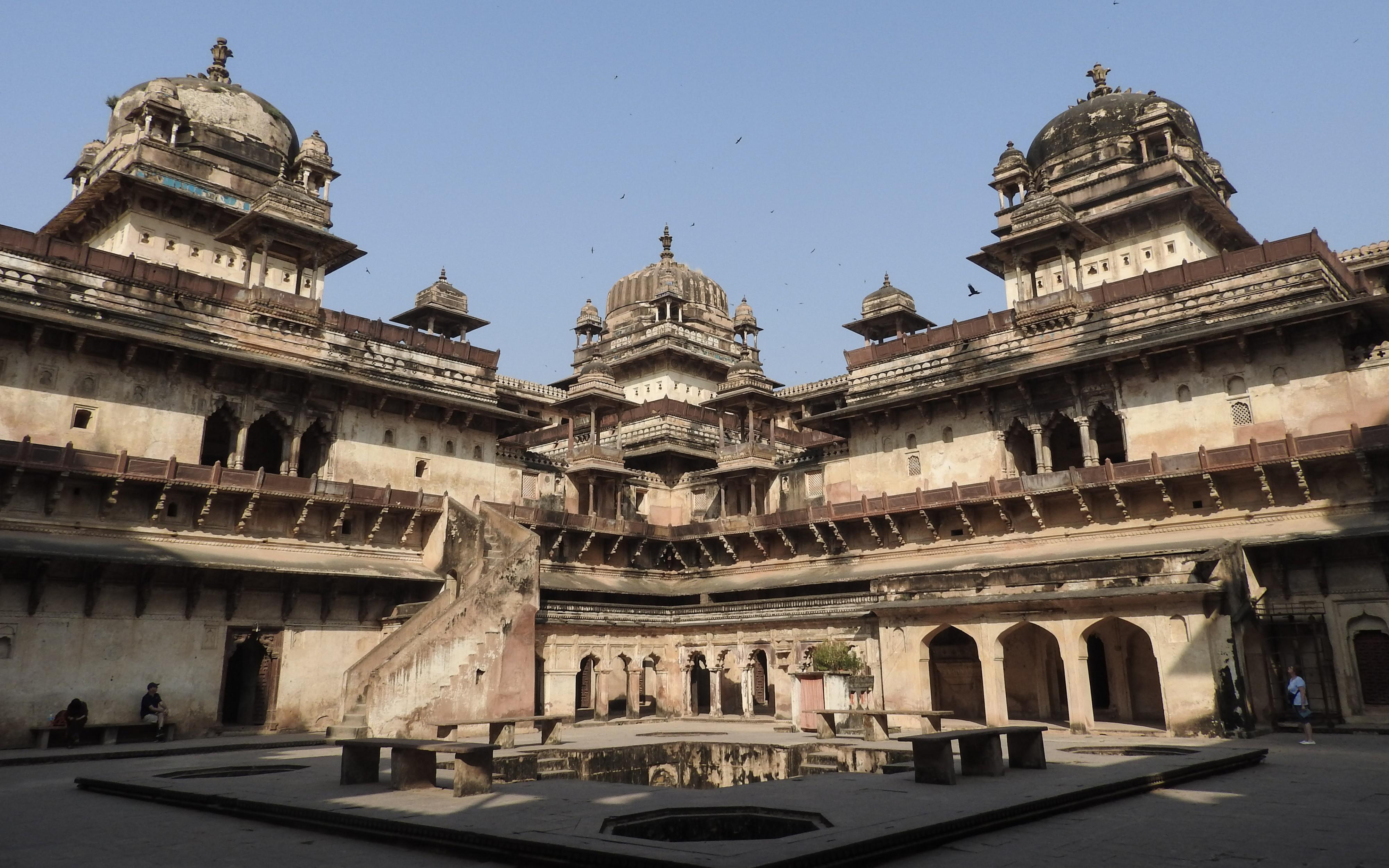 Conveniently sandwiched between the tourist-thronged cities of Agra and Khajuraho, Orchha has remained largely off the tourist radar despite being rich in history and culture.