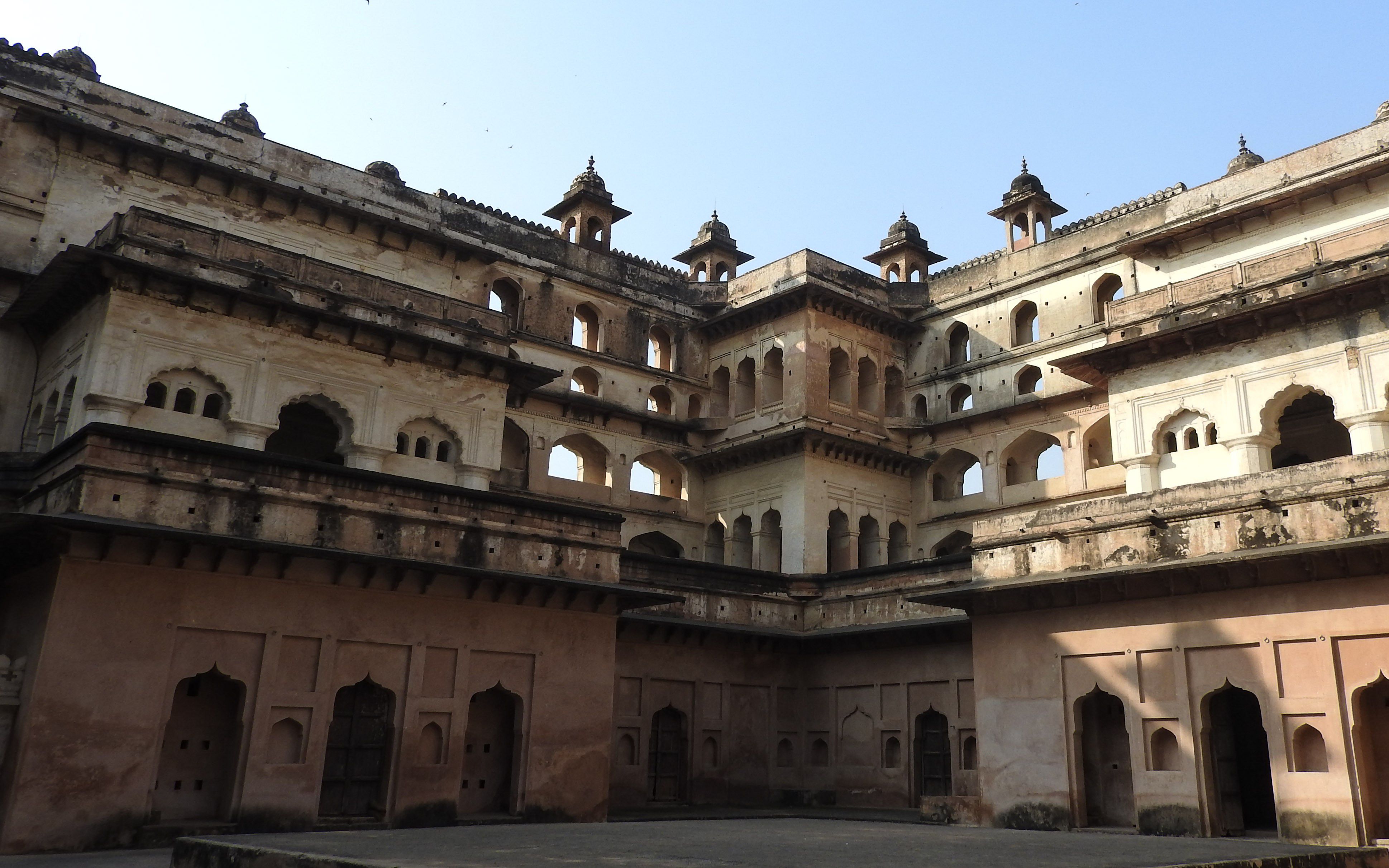 The complex houses three palaces — Raja Mahal (pictured), Jahangir Mahal and Rai Parveen Mahal — and two temples.