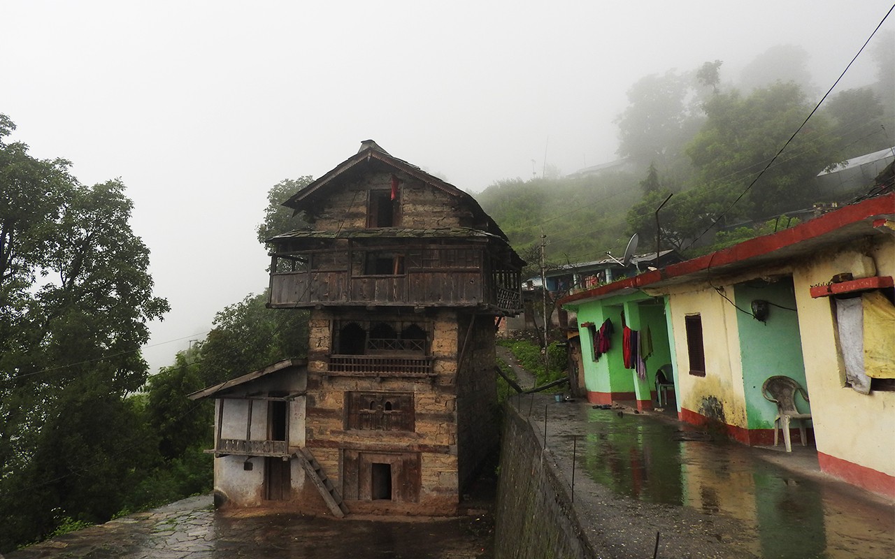A stroll through Raithal reveals the changes wrought by time. Traditional houses made from deodar – cedars native to the Himalayas – are punctuated by newer dwellings of brick and mortar. Here, the 500-year-old Panchpura house (left) stands proud amid newer homes. Photo by Elita Almeida