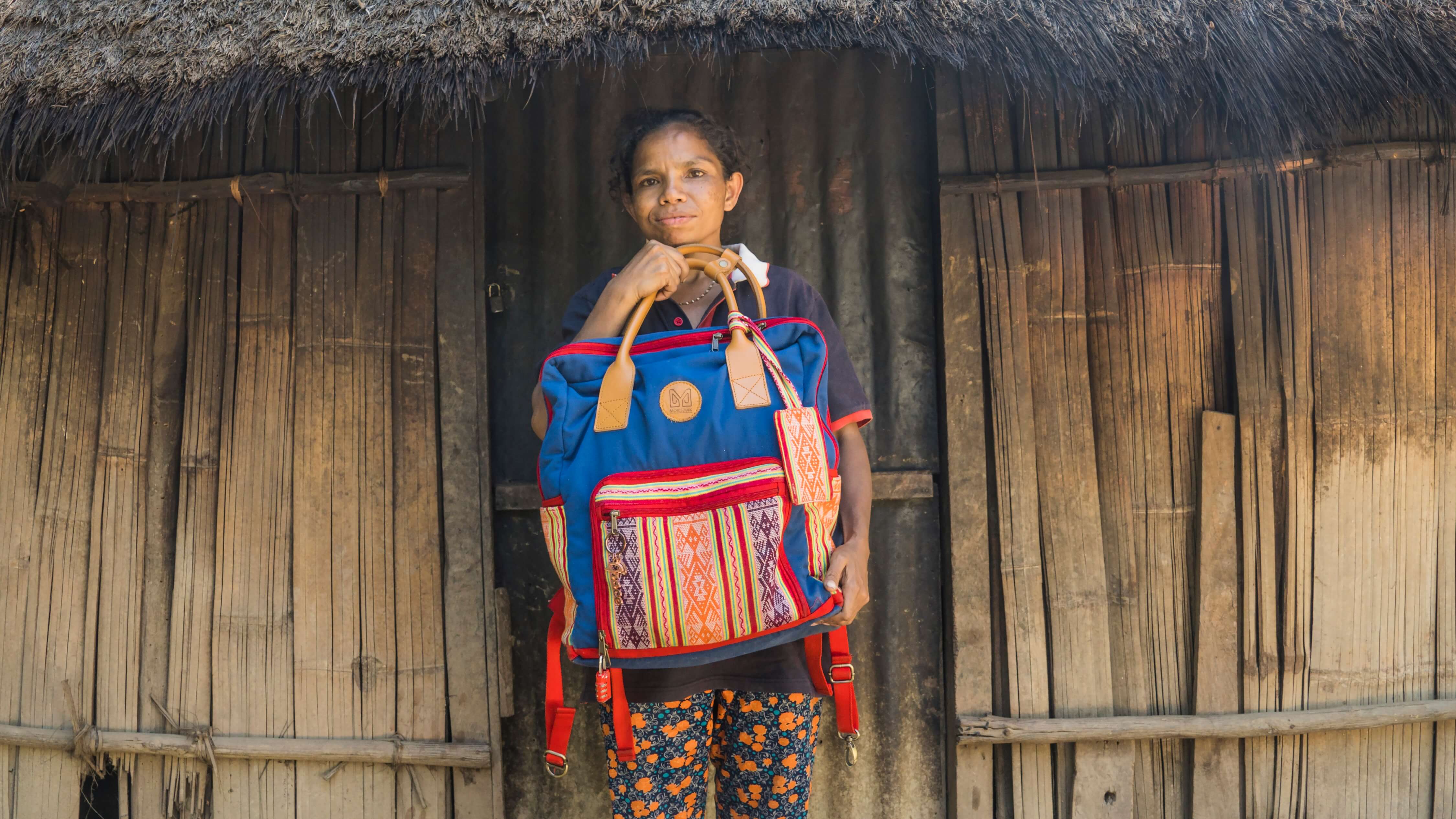 Amelia wove the tenun lotis pieces for this custom-made Morisdiak backpack. Morisdiak is a Yogyakarta-based custom tenun backpack brand, for which Lakoat. Kujawas is a supplier. Photo by Andra Fembriarto