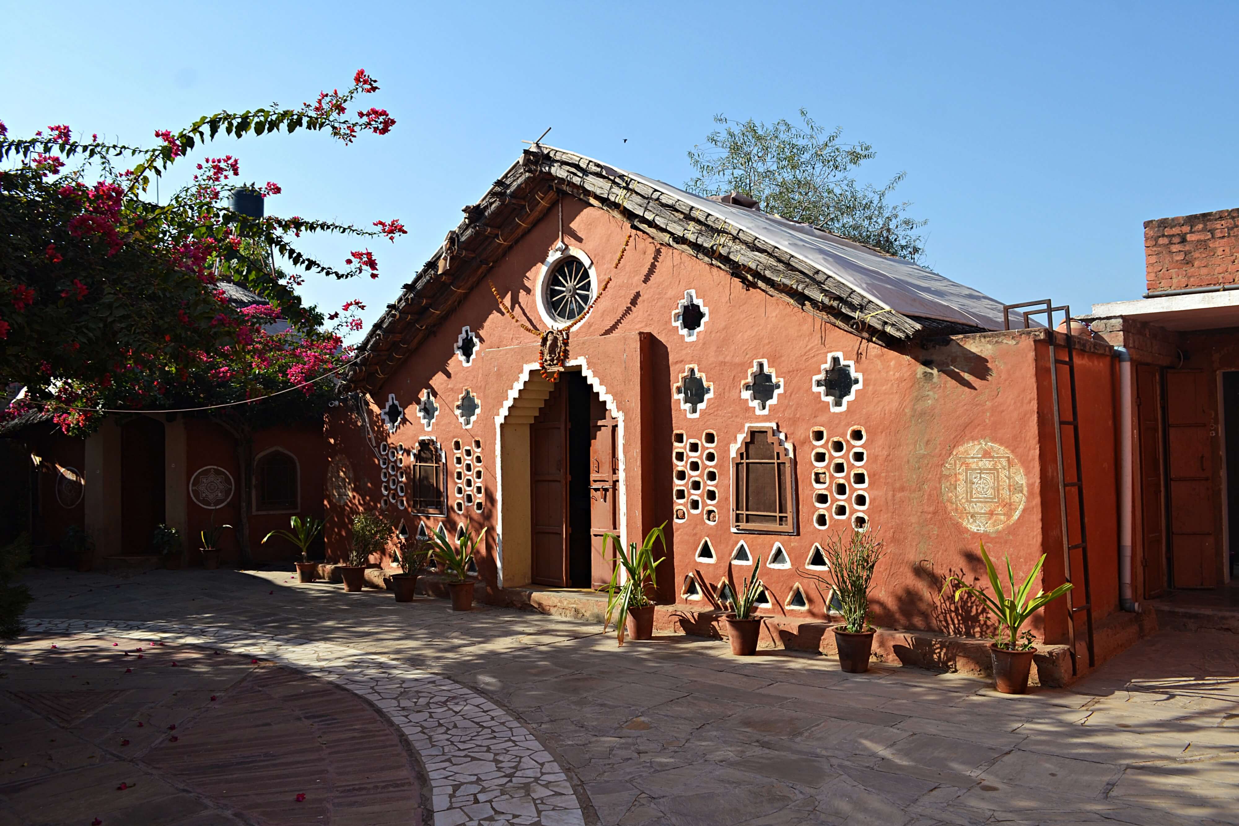 In the 1990s, responsible travel entrepreneur Ramesh Jangid bought a plot of land in Nawalgarh. The goal? To create a space that would see some of the benefits from the tourism boom flow to the local community. The result was Apani Dhani, a family-run eco-lodge committed to supporting local traditions, livelihoods and ecology.