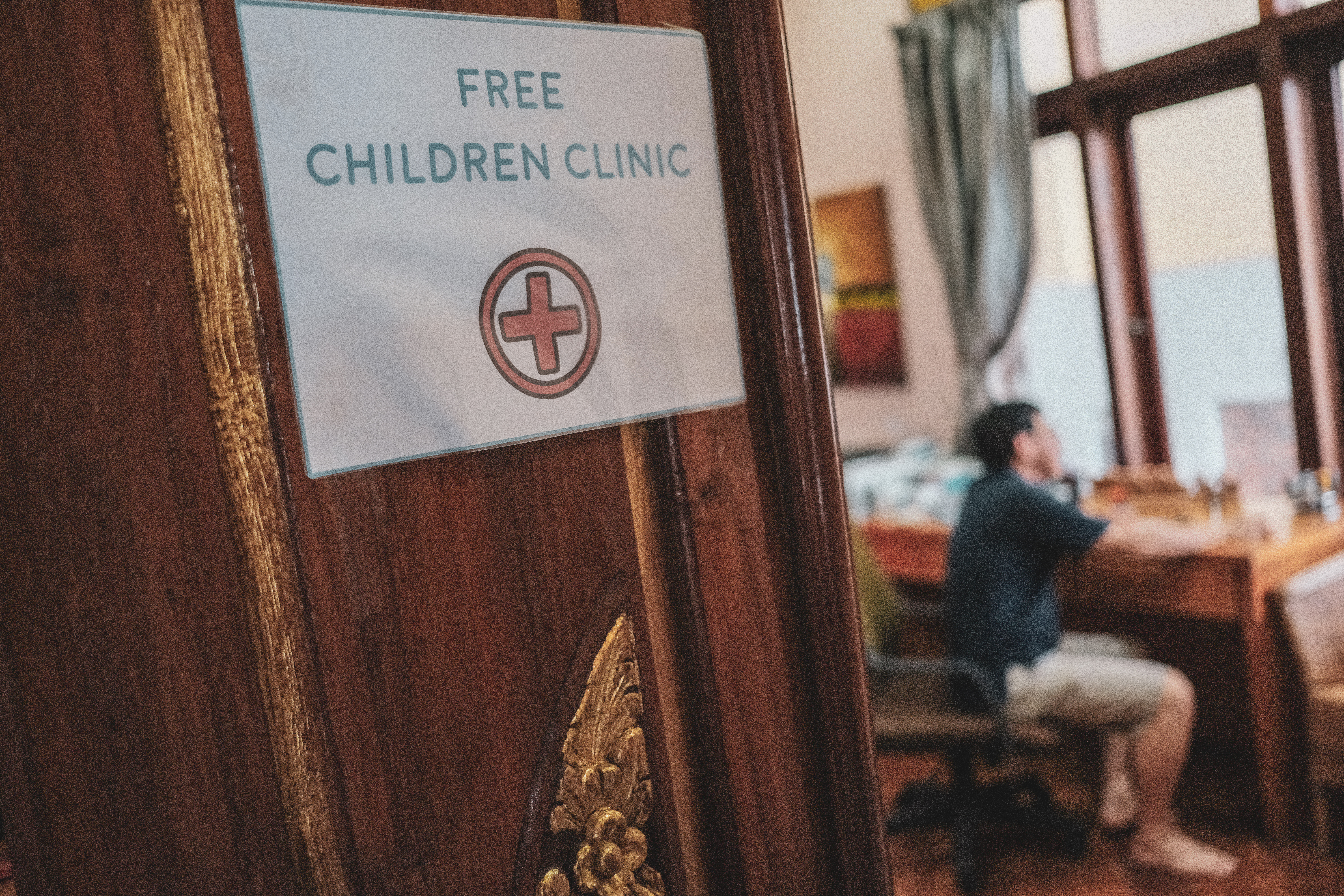 Dr Chew runs a free clinic for children from less fortunate families in the community. Guests will also be relieved there’s a doctor in the house, in case of an emergency.