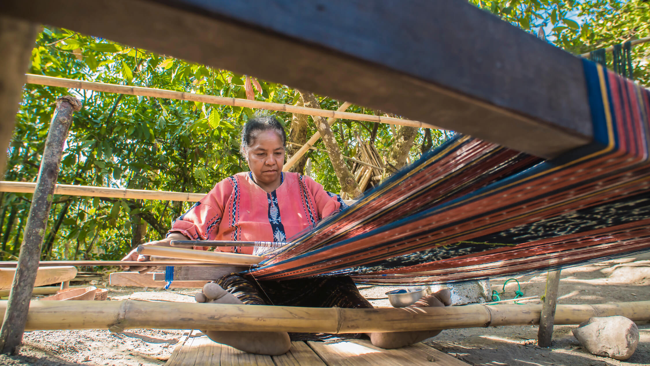 Virgensia demonstrates weaving on a loom. Just like meditation, weaving is a practice for presence and mindfulness. Photo by Andra Fembriarto