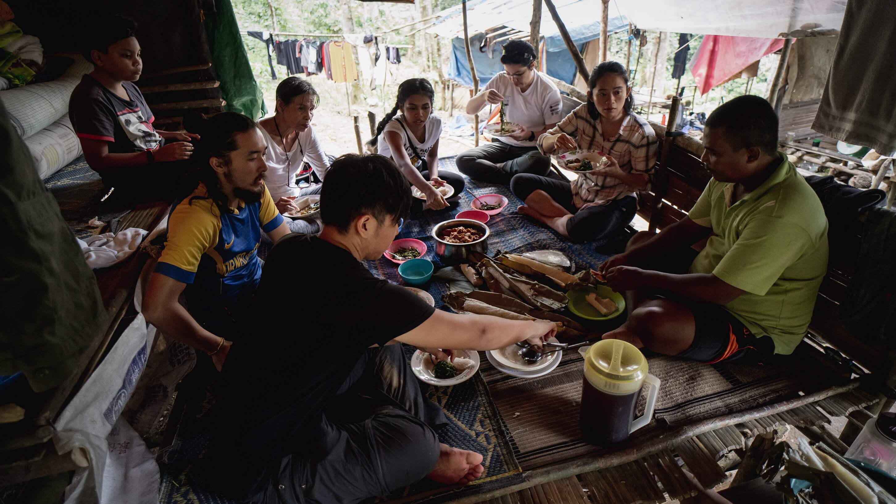 The villagers of Kampung Gurney enjoying a meal with visitors. 
