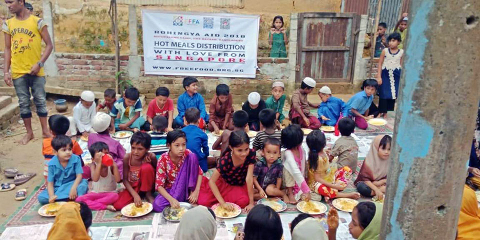 Rohingya refugees enjoying hot meals that Free Food for All handed out at camps in Cox’s Bazaar, Bangladesh