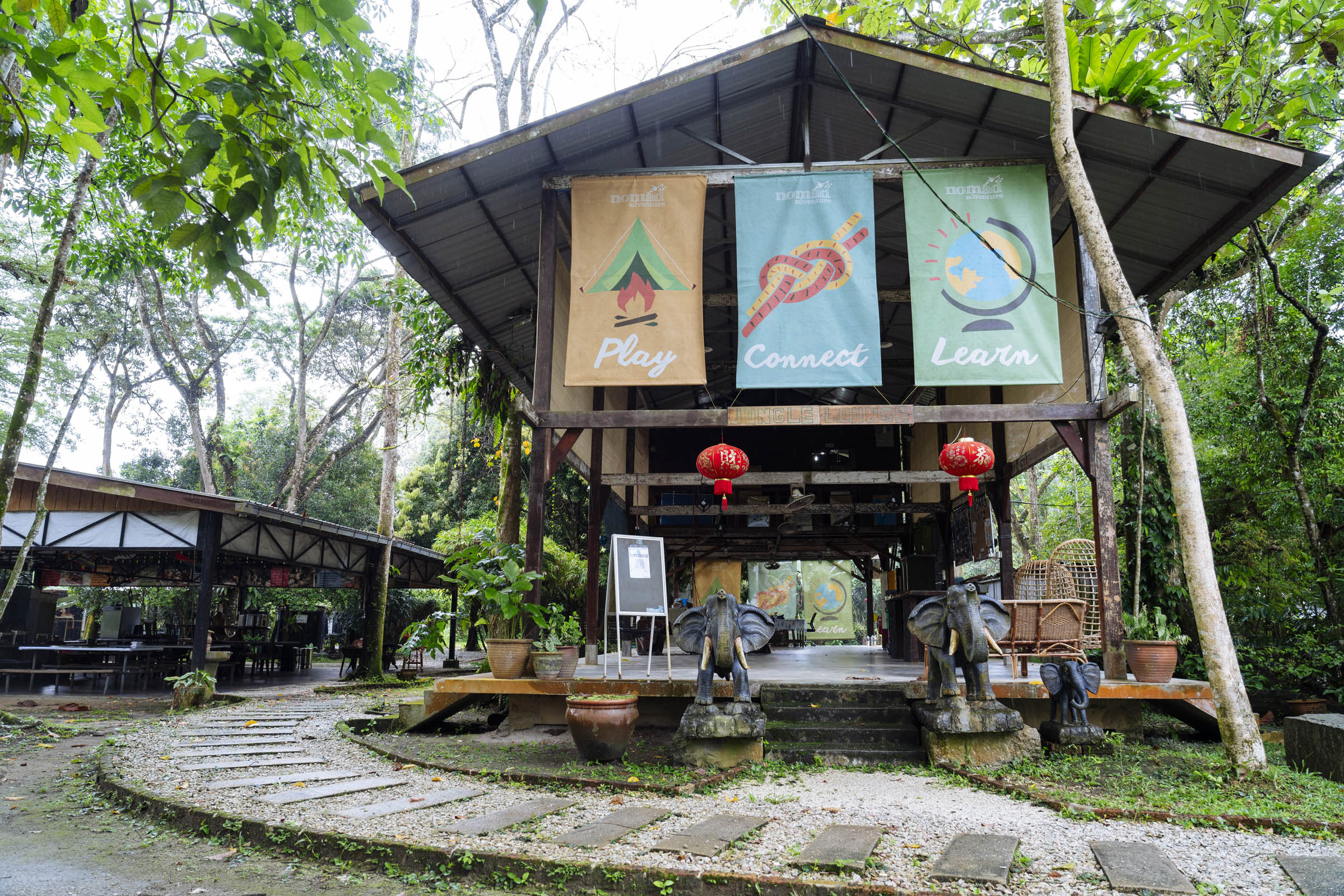Earth Camp jungle lounge. Photo by Teoh Eng Hooi.