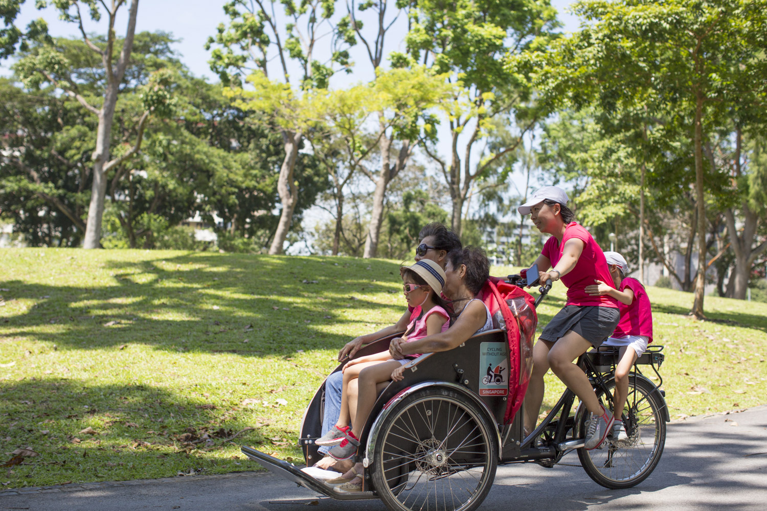 With everyone packed in the trishaw, Dorothy leads the way around the park as everyone enjoyed the cool breeze.