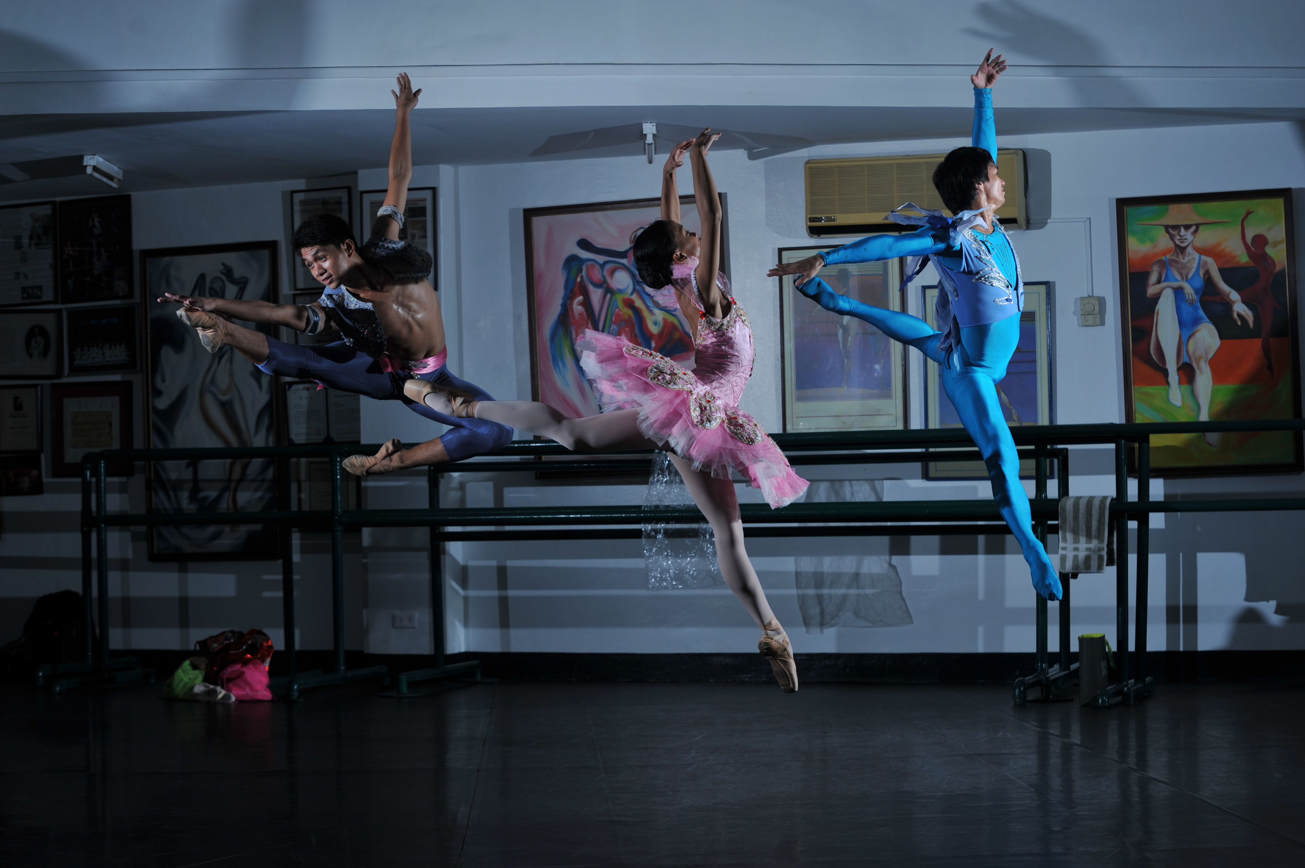 Jamil, Jessa and Raymart are ballet dancers — poised, elegant, beautiful, and poor Jamil, Jessa and Raymart are ballet dancers — poised, elegant, beautiful, and poor