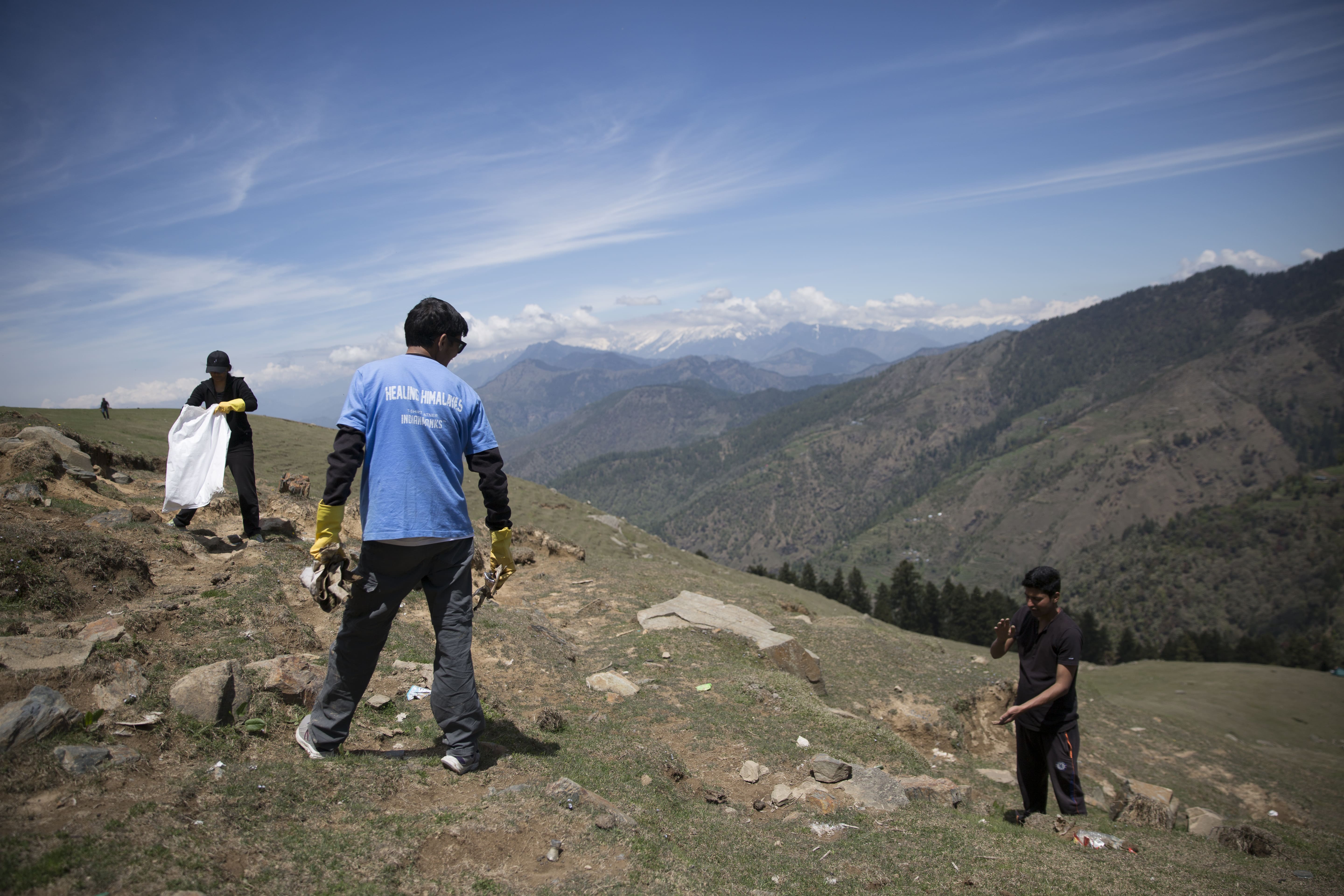 A Mountain of Trash : Healing the Himalayas A Mountain of Trash : Healing the Himalayas