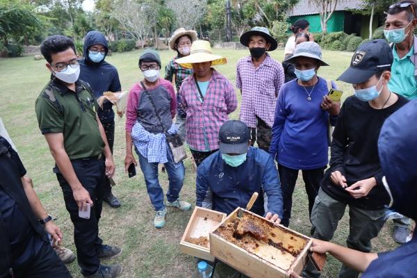 Bring The Elephant’s Home beekeeping workshop with the villagers