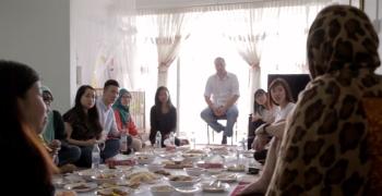 From outsider to insider: Sharing a meal with refugees