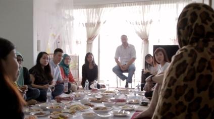 From outsider to insider: Sharing a meal with refugees