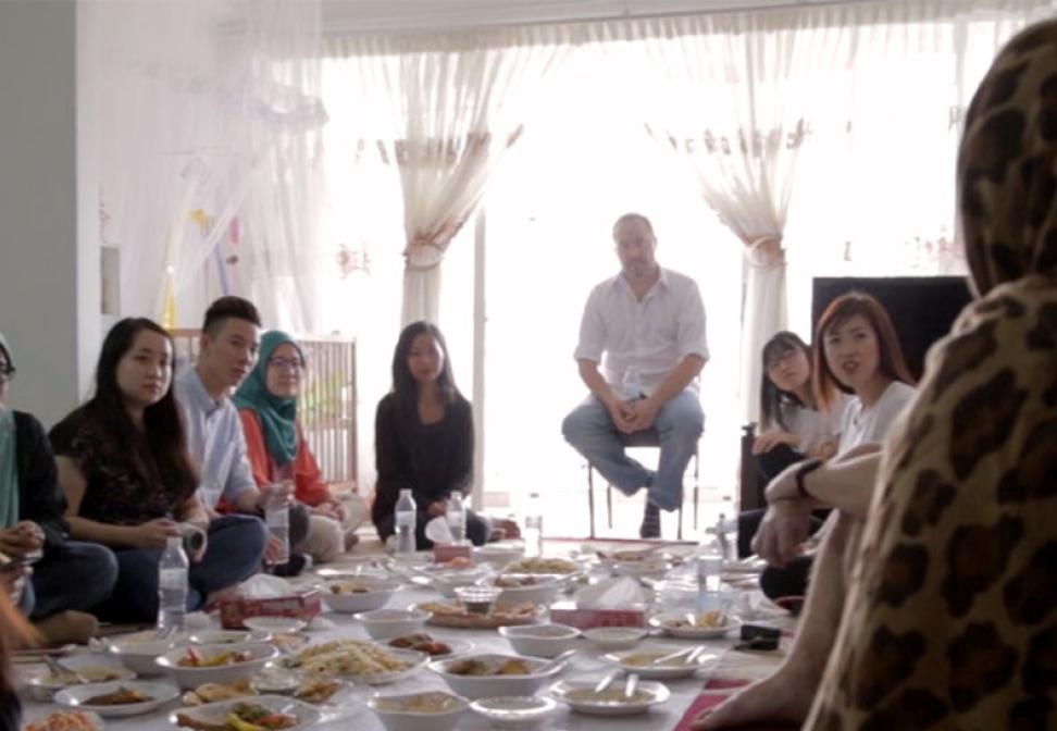 From outsider to insider: Sharing a meal with refugees